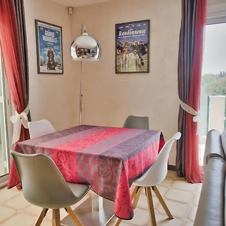 Nice Spacious House With Garden And Swimming Pool Casa de Férias *