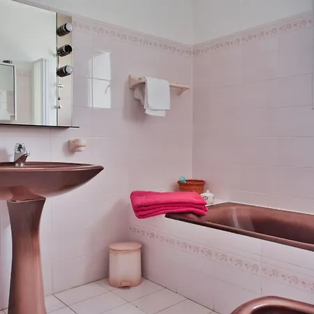 Casa vacanze Nice Spacious House With Garden And Swimming Pool *