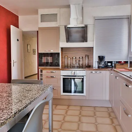 Nice Spacious House With Garden And Swimming Pool Casa vacanze *
