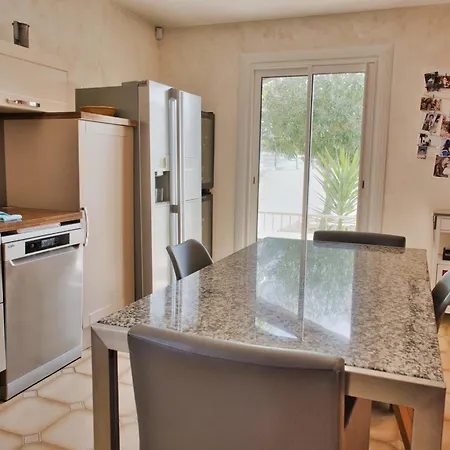 Casa vacanze Nice Spacious House With Garden And Swimming Pool
